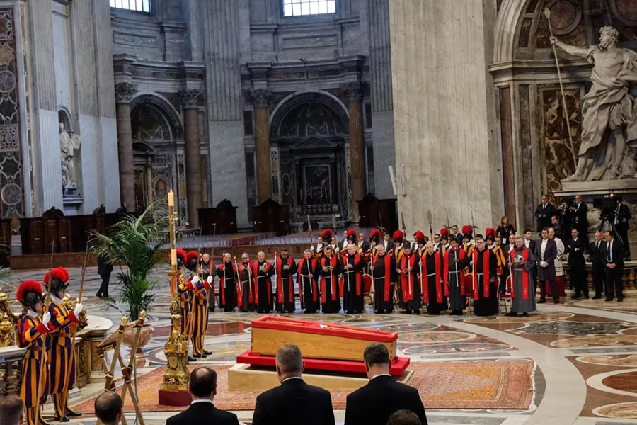 Comenzó la despedida al Papa Francisco
