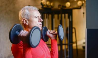 Rutina de 6 ejercicios que los mayores de 40 años deberían incorporar 