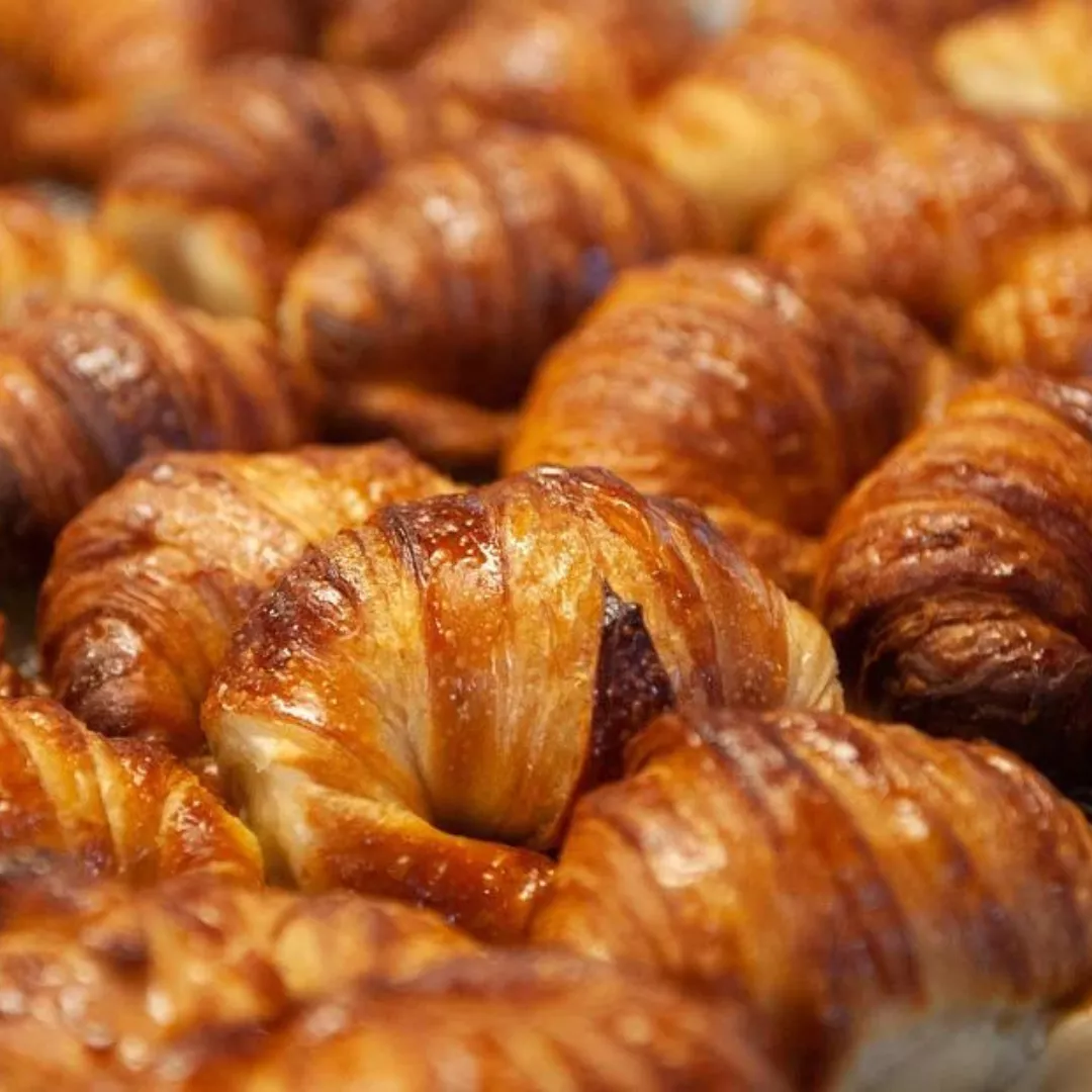 Día Internacional del Croissant: de su curioso origen bélico a una receta imperdible