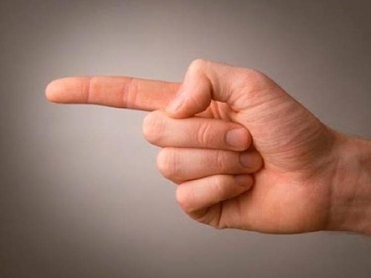 ¡ME SEÑALÓ CON EL DEDO!