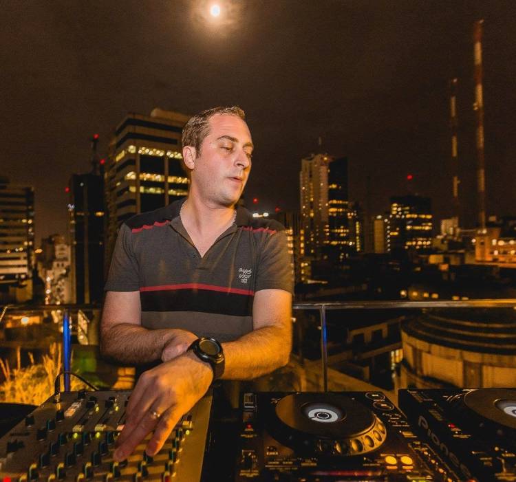 MARIO PUCCIO, PIANO, BANDEJAS Y DOCENCIA ONLINE