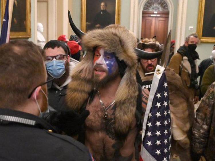 El poder político mundial repudió la violencia en el Capitolio